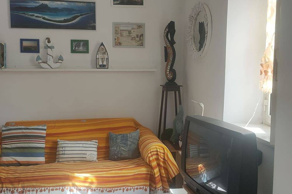 Holiday Home 'Casetta Esmeralda' with Sea View, Private Terrace and Wi-Fi in Tortora Marina, Tortora