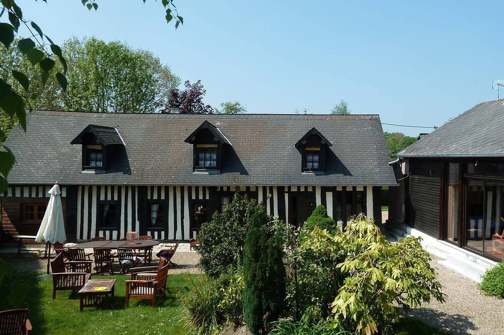Salle de jeux, cheminée et jardin! in Le Faulq, Région de Lisieux
