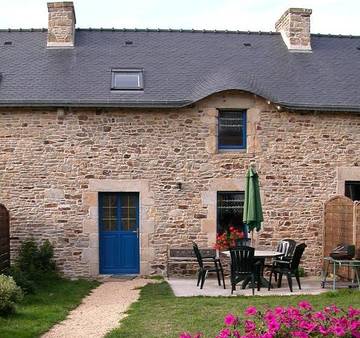 Gîte pour 3 personnes, avec terrasse à Brandivy