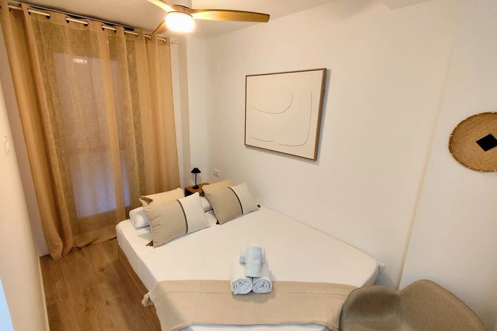 Entire apartment, Travel Habitat Orriols - Torrefiel Apartment in Valencia, Costa de Valencia