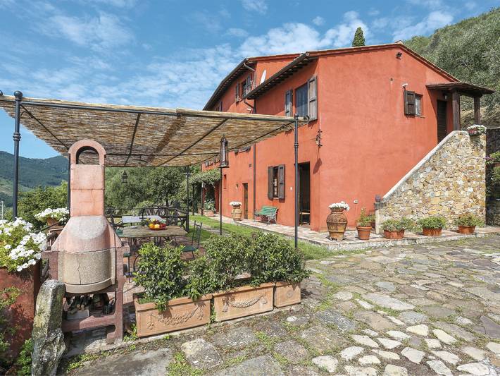 Agriturismo per 4 persone, con giardino e terrazza in Buti