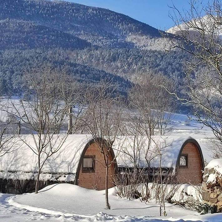 Location de vacances pour 2 personnes, avec jardin ainsi que vue et terrasse, animaux acceptés dans Aunat