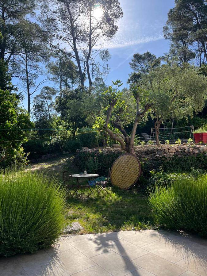 Gîte pour 2 personnes, avec piscine ainsi que vue et jardin à Brignoles - 2