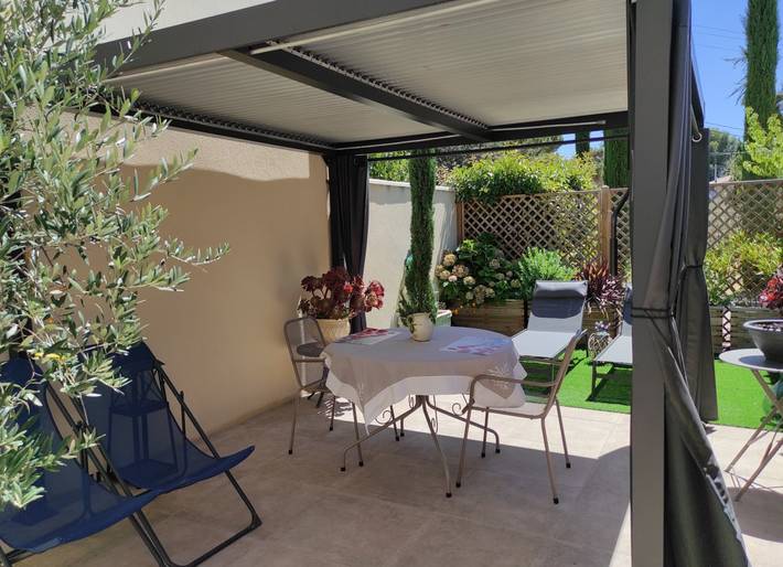 Cottage pour 2 personnes, avec terrasse à Châteauneuf-de-Gadagne