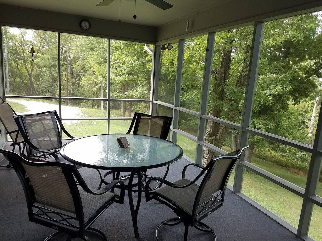 Welcome to Owl Hollow Retreat! Stunning mountain and valley views. in Beaver Lake