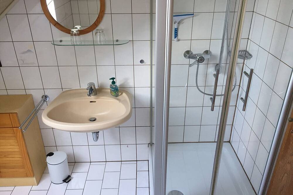 Ganze Wohnung, Liebevoll eingerichtete Ferienwohnung für bis zu 4 Personen (65qm) mit Balkon/Terrasse und separater Küche in Windelsbach, Romantische Straße