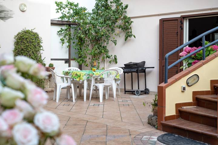 Ferienhaus für 5 Personen, mit Garten in Aradeo