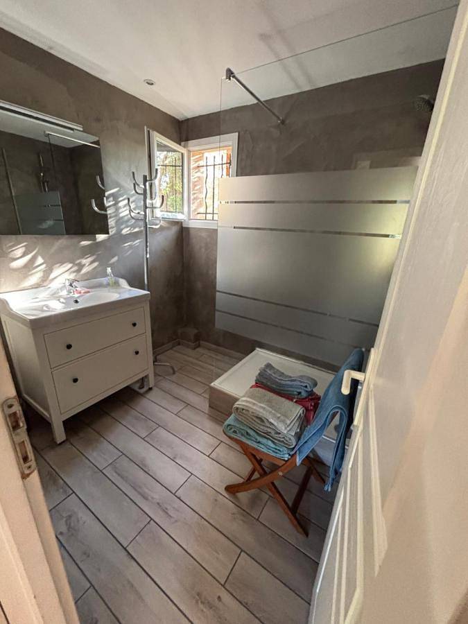 Gîte pour 4 personnes, avec vue ainsi que piscine et jardin à Gréasque - 3