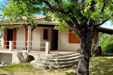 Cottage pour 7 personnes, avec balcon et jardin à Bras