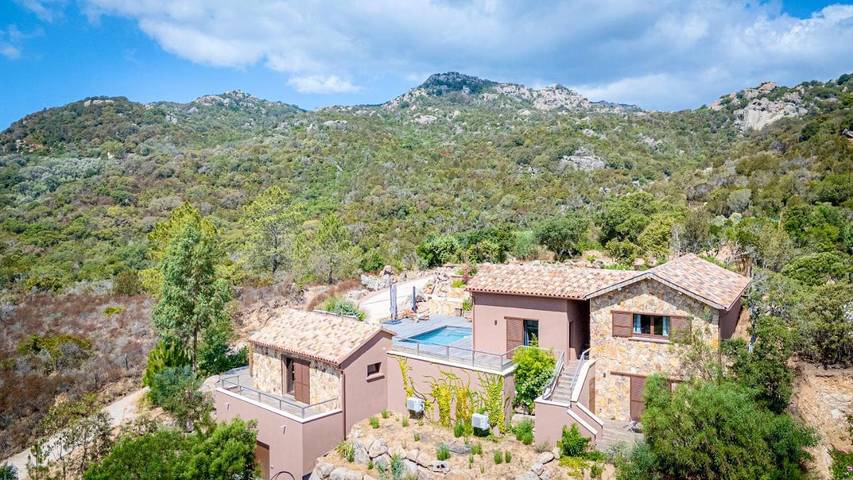 Villa pour 6 personnes, avec piscine ainsi que terrasse et vue à Bonifacio