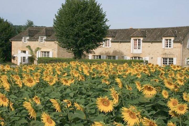 Location de vacances pour 7 personnes, avec Terrasse et Jardin ainsi que Piscine et Vue à Saint-Vincent-de-Cosse