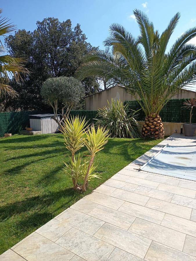 Location de vacances pour 3 personnes, avec terrasse ainsi que piscine et vue à Belcodène - 4