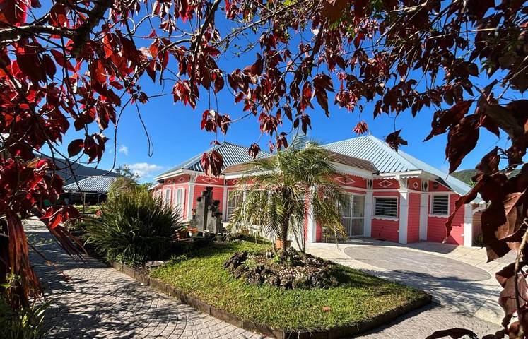 Location de vacances pour 2 personnes, avec jardin ainsi que vue et terrasse à La Plaine-des-Palmistes - 3