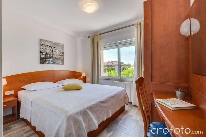 Ferienwohnung für 5 Personen, mit Balkon und Garten sowie Pool in Rab Stadt - 3