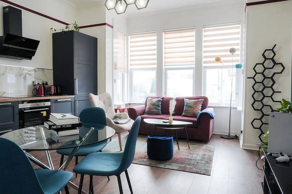 Executive King size 1-bedroom Contractor friendly - Free Parking! in Westcliff-on-Sea, Southend-on-Sea
