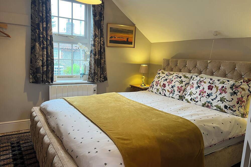 Jollyboat, Cottage Holidays Blakeney. Centrally positioned Coastal bolthole. in Blakeney, Norfolk Coast