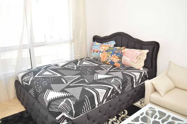 Apartamento entero, Cheap Charming family size studio with self made office, Tv, Wifi, Cafe, etc in Bobigny, Sena-Saint Denis