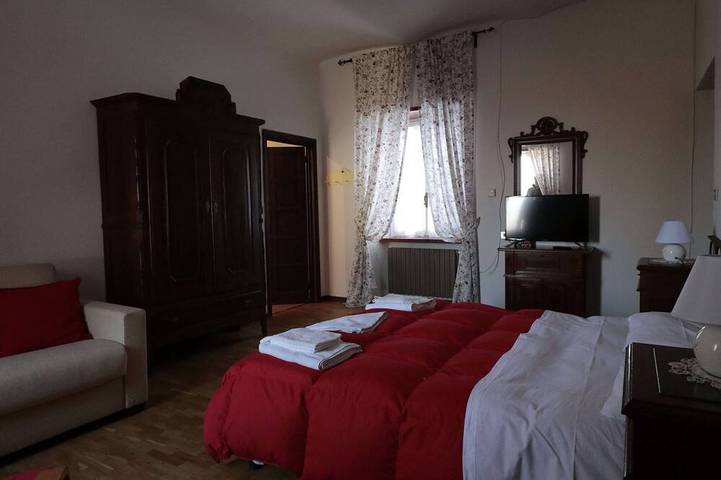 Casa del Prato tra vigneti, noccioleti e paesaggi mozzafiato in Roccaverano, Langhe