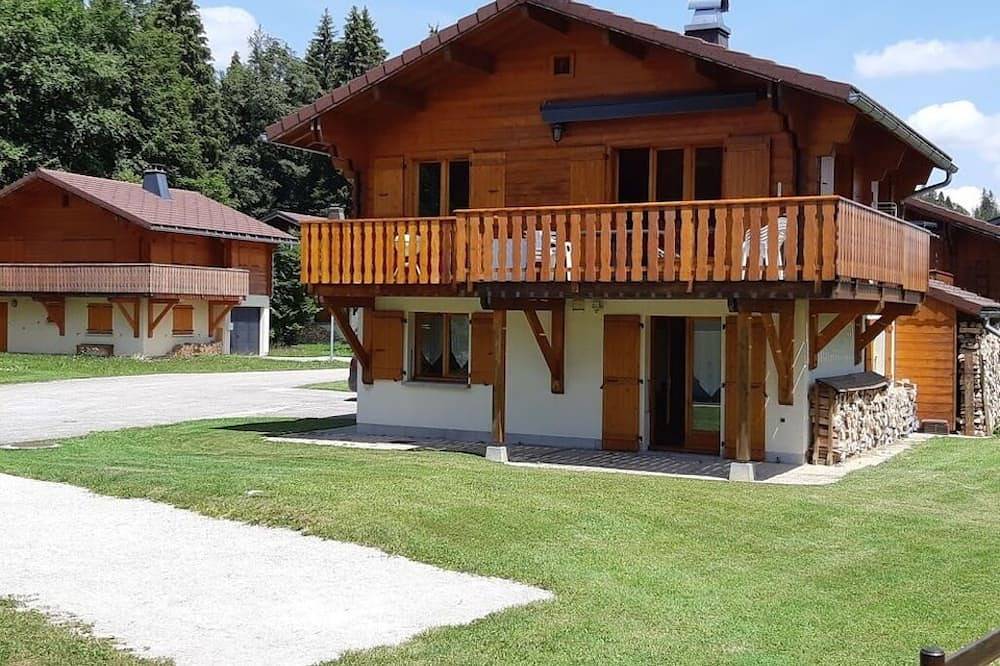 Chalet au pied de la station de la Serra pour séjour en famille ou entre amis in Lamoura, Parc naturel régional du Haut-Jura