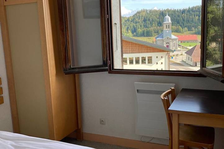 Location de vacances pour 29 personnes, avec piscine à Prénovel - 2