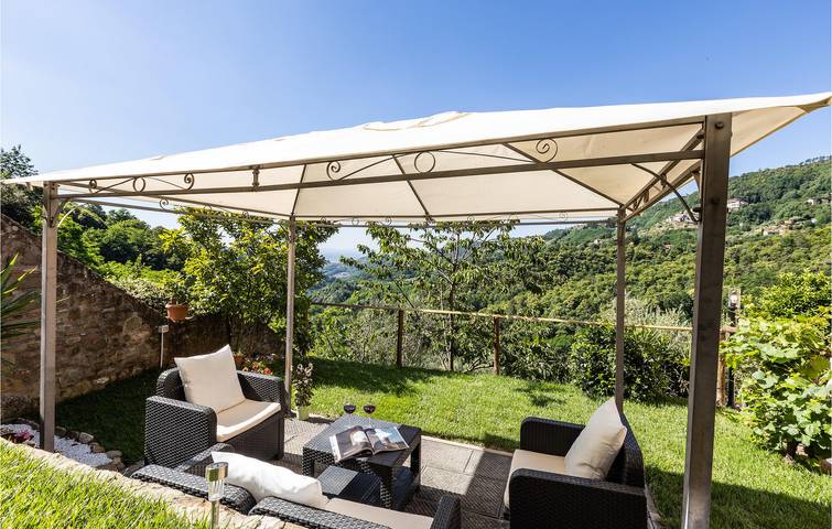 Spazioso appartamento con giardino Wi-Fi, parcheggio, aria condizionata - Marliana in Marliana, Provincia di Pistoia