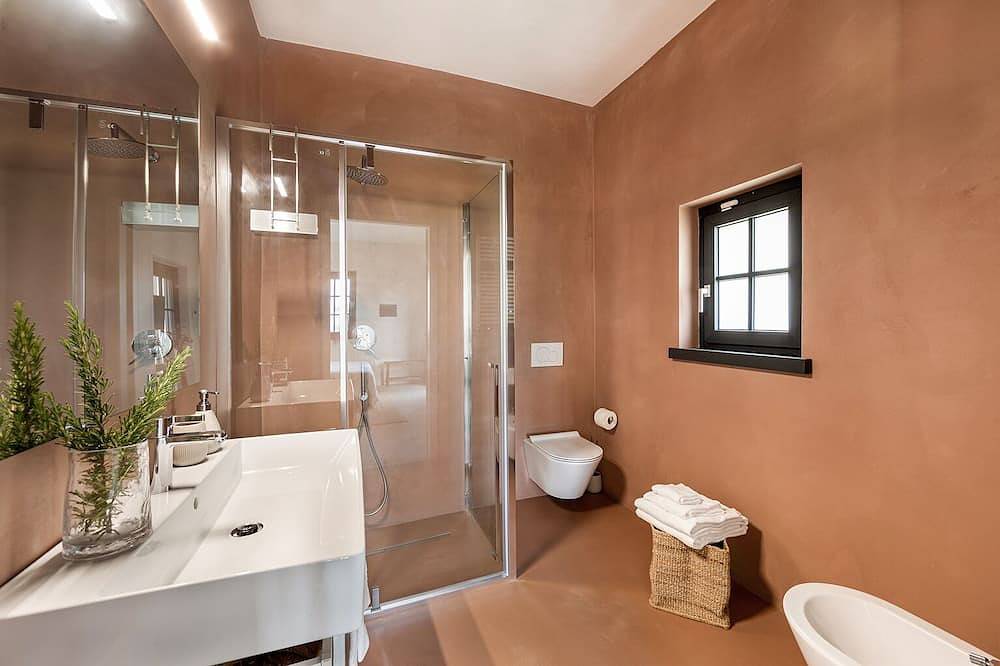 Villa with swimming pool, surrounded by countryside, only 800m from the beach in Montalto di Castro, Viterbo Provinz