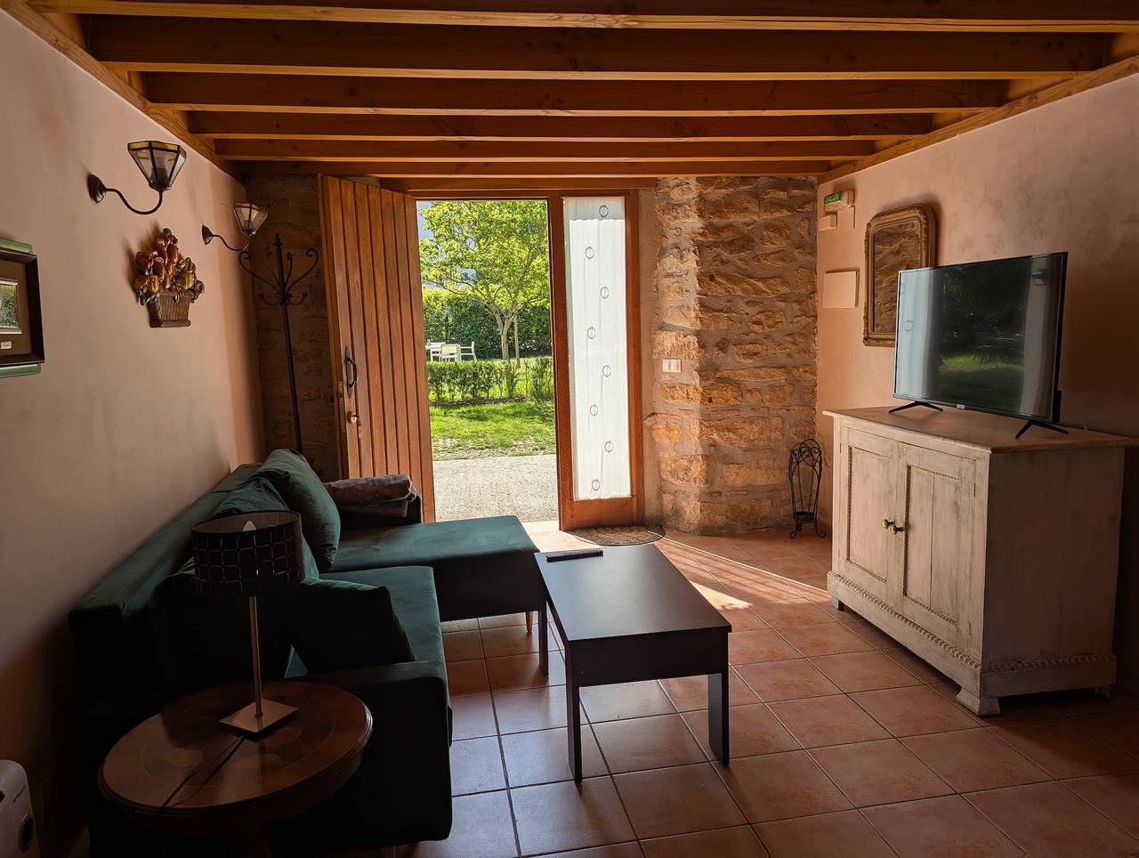 Ganze Wohnung, 'Apartamento P' mit Gemeinschaftspool und Garten, Wlan und Klimaanlage in Alsasua, Cordillera Cantábrica
