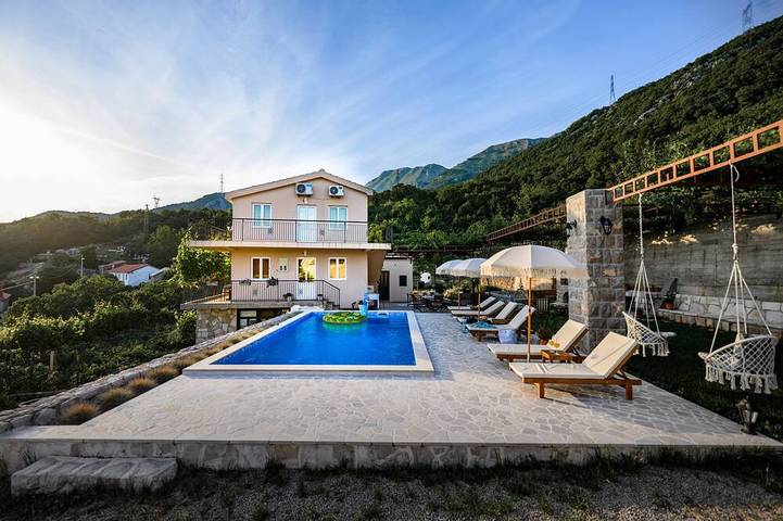 Maison de vacances pour 12 personnes, avec jardin et balcon au Monténégro