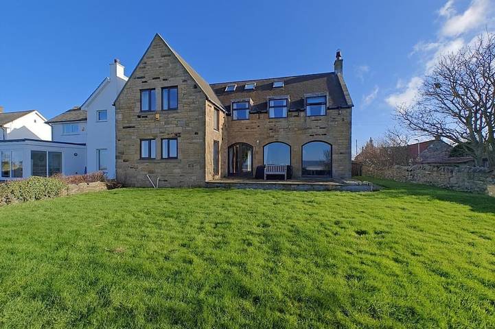 Holiday rental for 6 people, with garden in Holy Island