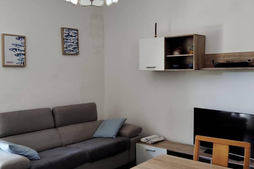 Apartamento entero, Spacious one-bedroom apartment with balcony steps from the harbor and beaches in Porto Garibaldi, Provincia de Ferrara