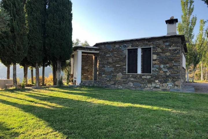 Casa rural para 6 personas, con Balcón y Terraza además de Jardín y Piscina en Yegen - 2