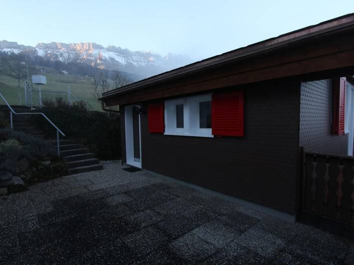 Hütte für 3 Personen, mit Garten und Ausblick sowie Balkon, mit Haustier in der Schweiz - 4