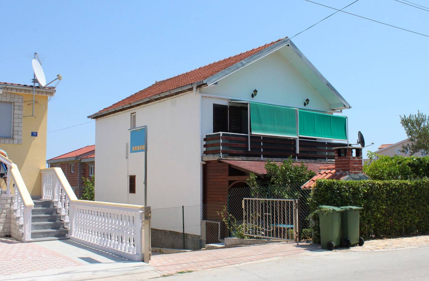 Ganze Wohnung, 3-Zimmer-Ferienwohnung am Strand Tkon, Pasman A-8244-b in Tkon, Pasman