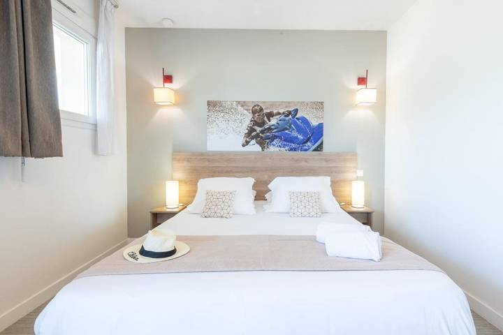 Hôtel pour 2 personnes, avec piscine ainsi que terrasse et jardin