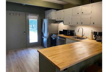 Vacation Home for 8 Guests in West Dover, Mount Snow, Picture 3