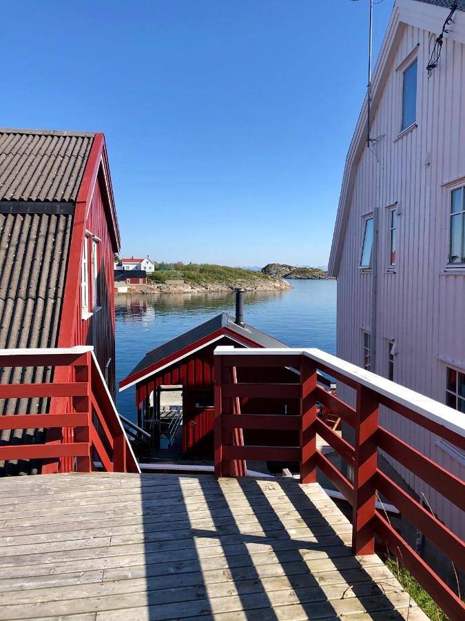 Parc de vacances pour 6 personnes, avec terrasse ainsi que sauna et jacuzzi dans Henningsvær