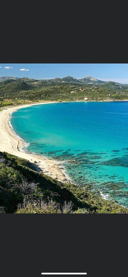 Location de vacances pour 10 personnes, avec vue ainsi que piscine et jardin dans Plage de Lozari - 3