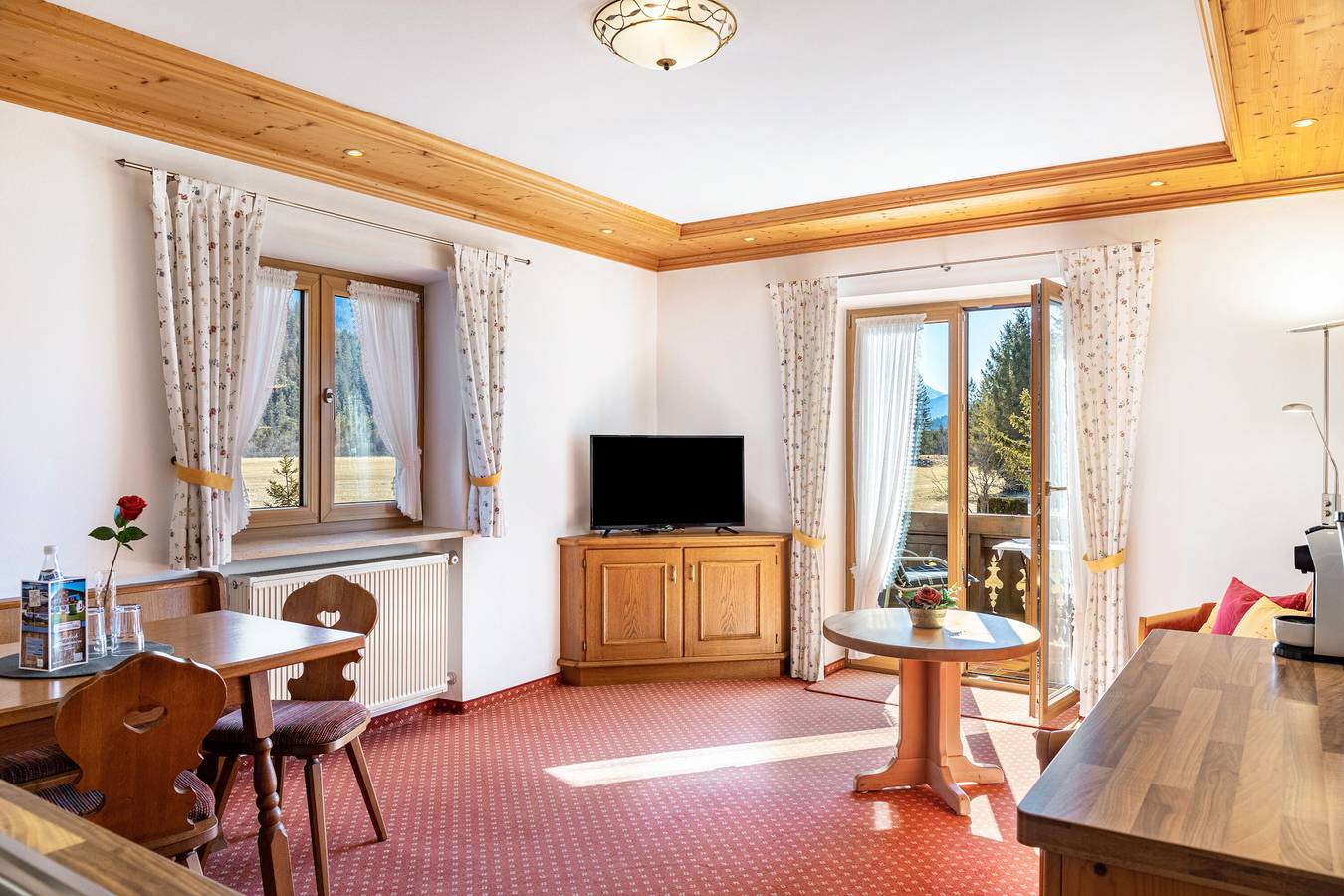 Entire apartment, Holiday Apartment 'Alpenblick Tilly - Soiernsee' with Mountain View, Shared Garden and Wi-Fi in Krün, Bavarian Alps