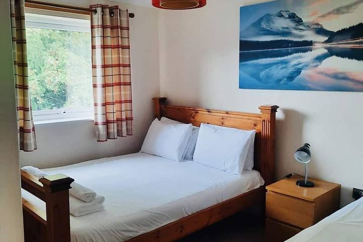 Geräumige 3-Bett-Stadthaus, 5 Minuten zu Fuß von Bracknell Town Center und Station in Bracknell, Berkshire