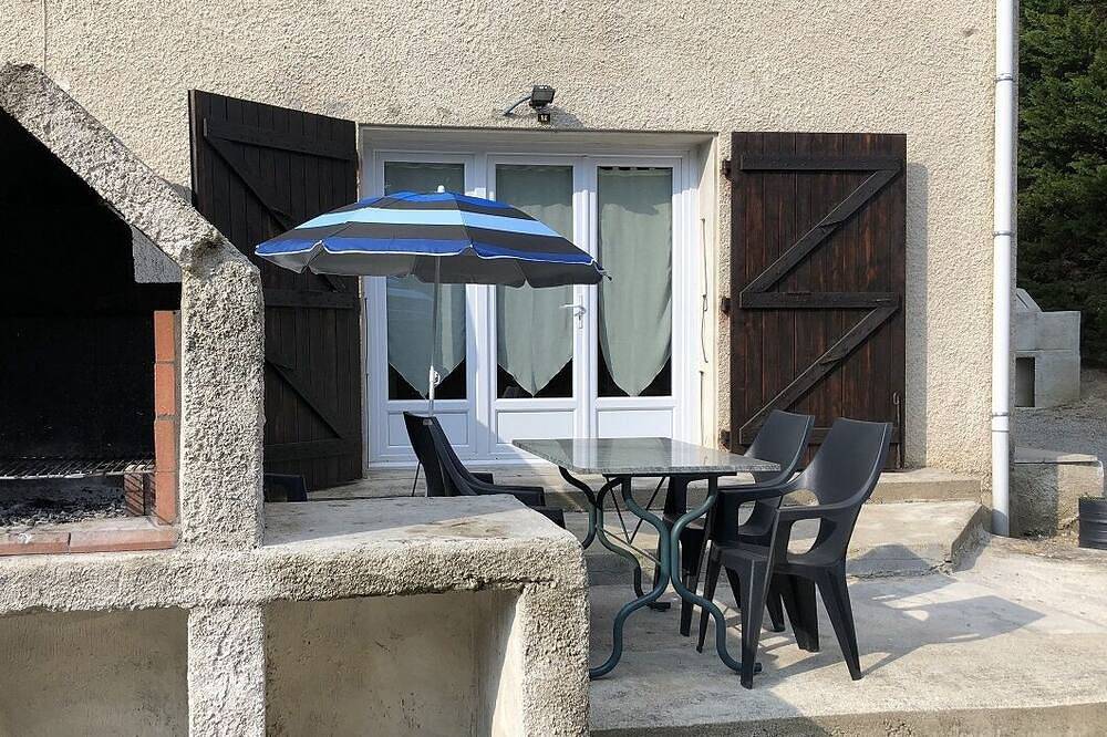 Appartement entier, Lac de St Ferréol, agréable rez de jardin avec accès piscine in Sorèze, Lauragais