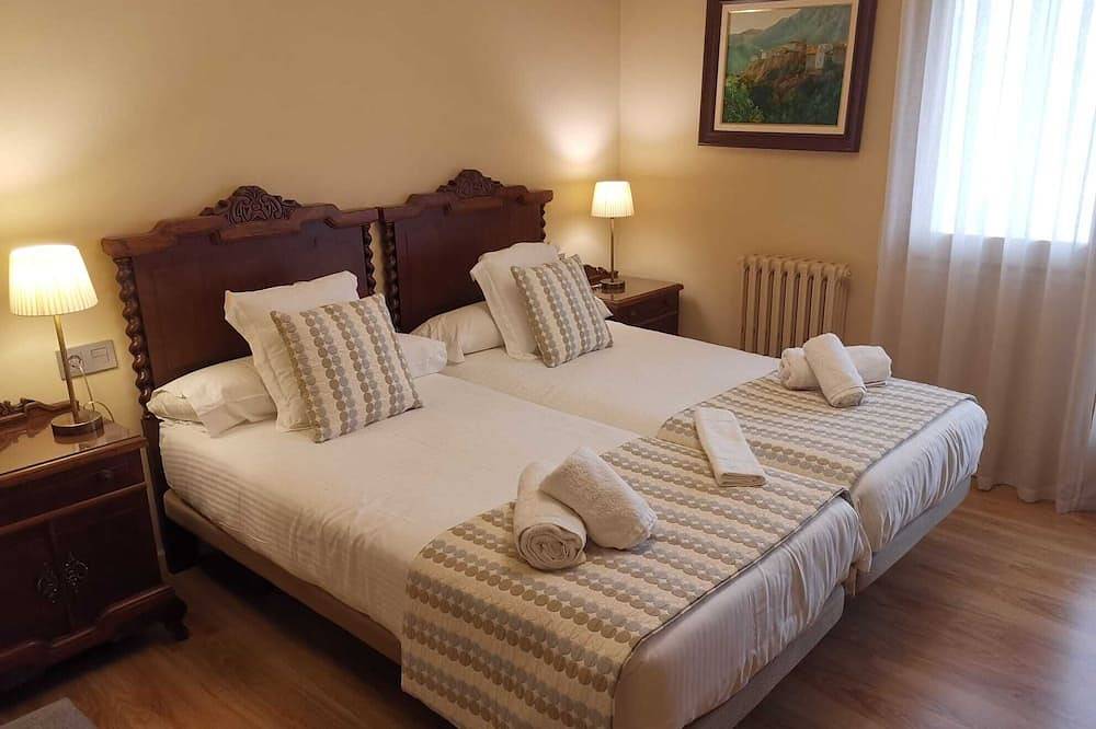 Apartamento entero, Apartamento de 4 dormitorios y 2 baños en Cardona. 1 Plaza de parquing Gratuita in Cardona , Pla de Bages DO