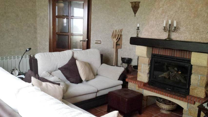 Casa rural para 9 personas, con vistas además de jardín y piscina, Se admiten mascotas - 1