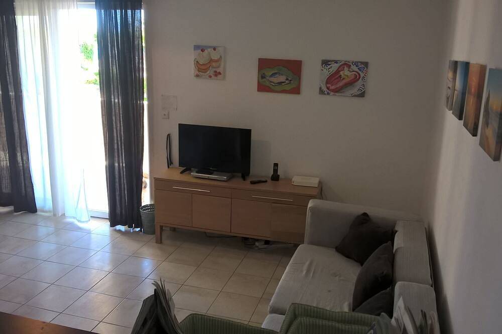 Ganze Wohnung, Am Strand, Meerblick, private Garage, großer Südbalkon und Gärten, modern in Mèze, Côte d'Améthyste