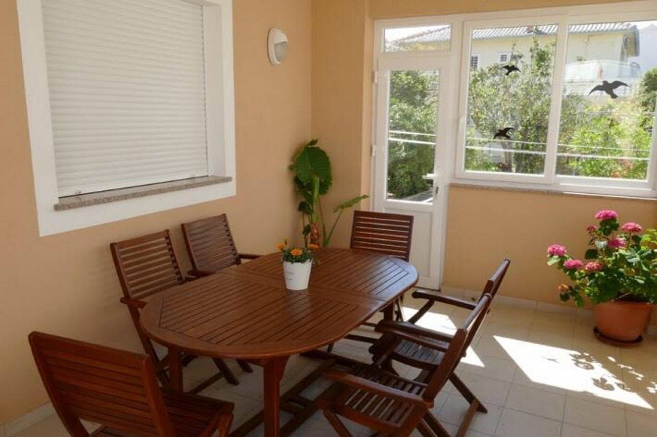 Ganze Wohnung, 2-Zimmer-Ferienwohnung am Strand Barbat, Rab A-18462-a in Barbat na Rabu, Rab