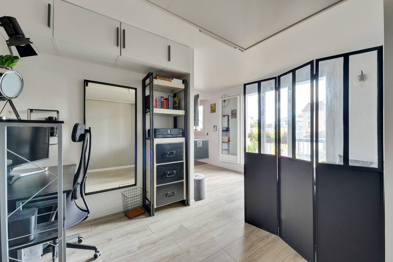 Appartement entier, Appartement avec balcon proche du métro 4 in Montrouge, Hauts-de-Seine