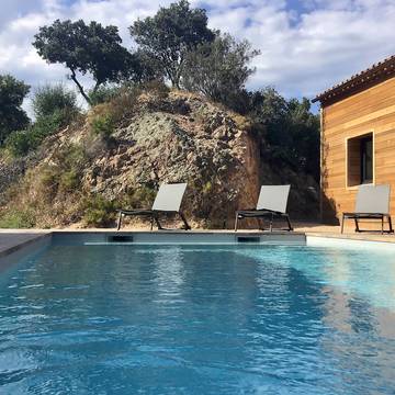 Gîte pour 6 personnes, avec piscine et terrasse, animaux acceptés en Corse
