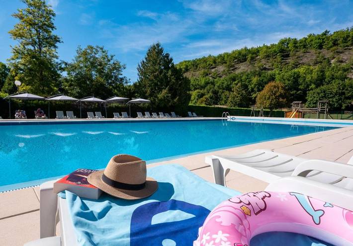 Gîte pour 6 personnes, avec piscine ainsi que jardin et terrasse, animaux acceptés à Saint-Germain-du-Bel-Air - 4
