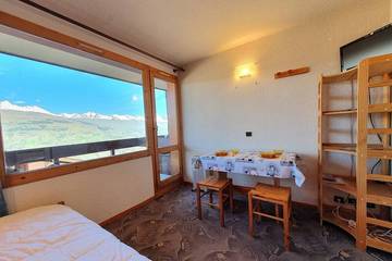 Gîte pour 2 personnes, avec balcon/terrasse dans Les Coches