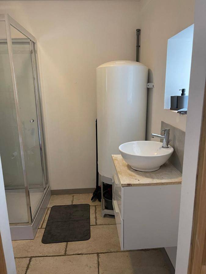 Gîte pour 2 personnes, avec terrasse, animaux acceptés dans Thermes De Neris Les Bains Neris Les Bains - 4