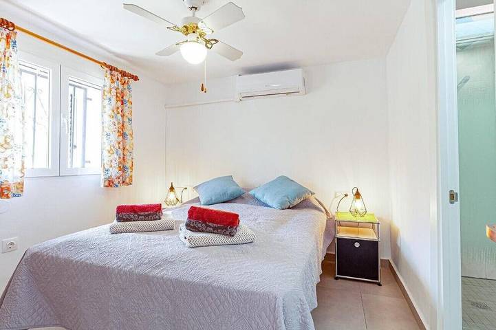 Casa Lenelly - your spacious dream vacation home right by the sea in Playa de La Mata (Torrevieja), Torrevieja